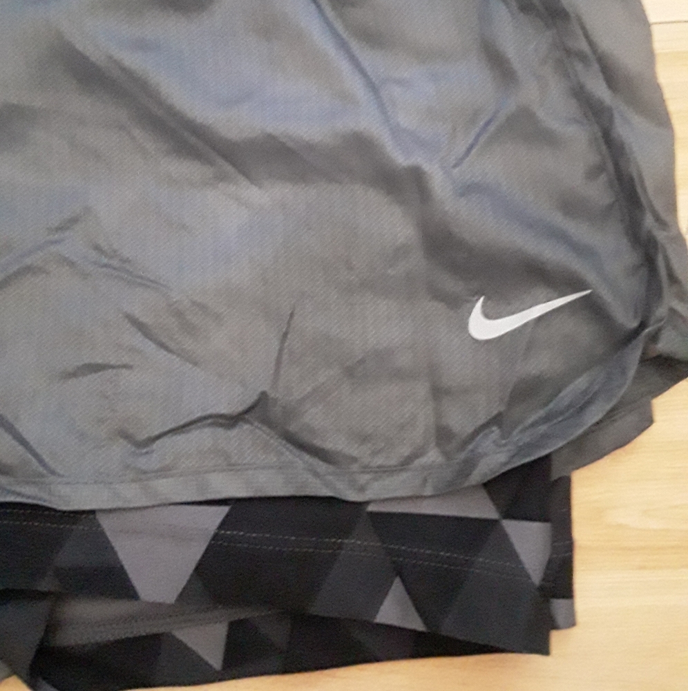NIKE RUNNING DRI-FIT GRAY SHORT - Picture 2 of 11